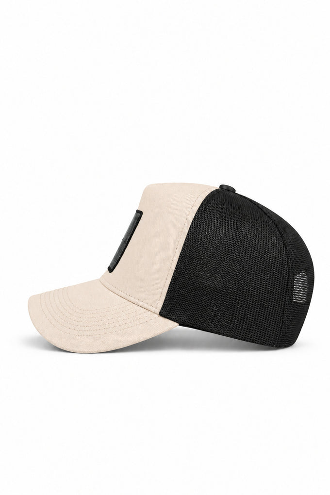 7 Numara Logolu Bej-Siyah Trucker Şapka