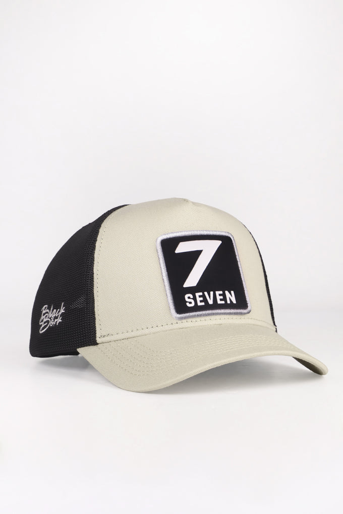 7 Numara Logolu Bej-Siyah Trucker Şapka