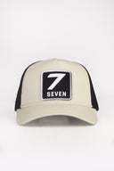 7 Numara Logolu Bej-Siyah Trucker Şapka