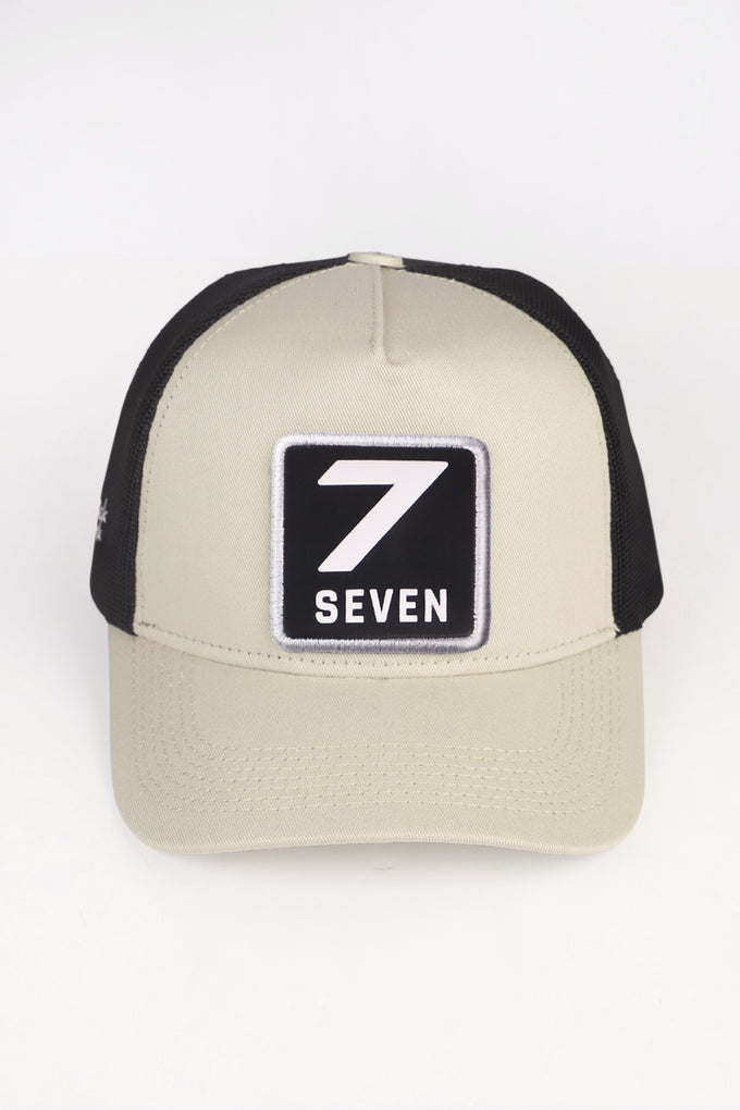 7 Numara Logolu Bej-Siyah Trucker Şapka