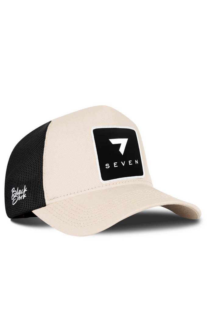 7 Numara Logolu Bej-Siyah Trucker Şapka