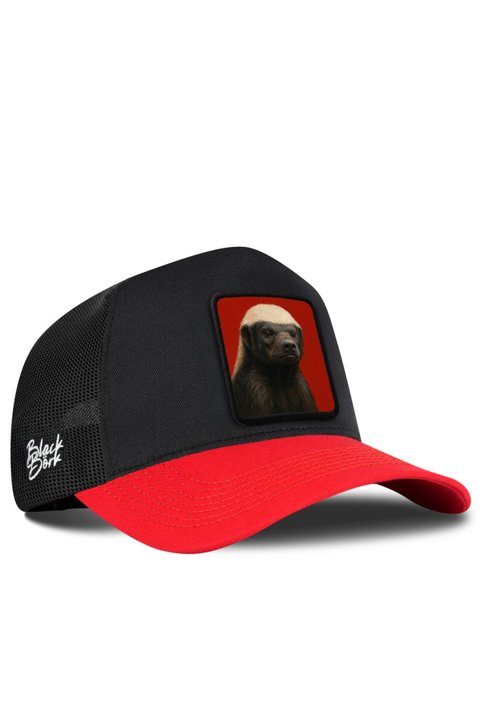 Bal Porsuğu Logolu Kırmızı-Siyah Trucker Şapka