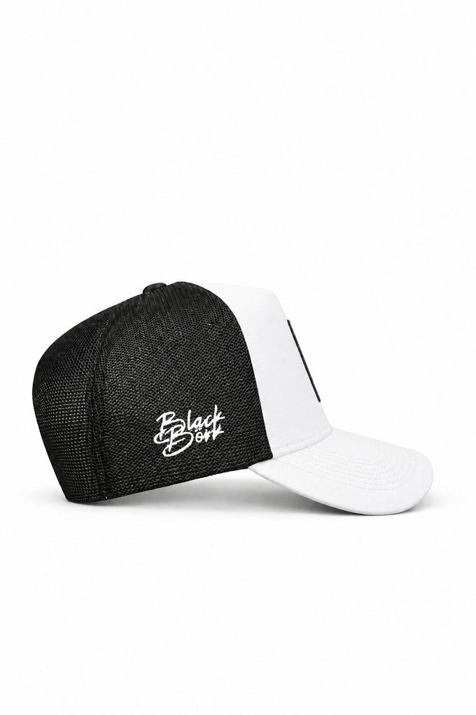 Kedi Logolu Beyaz-Siyah Trucker Şapka